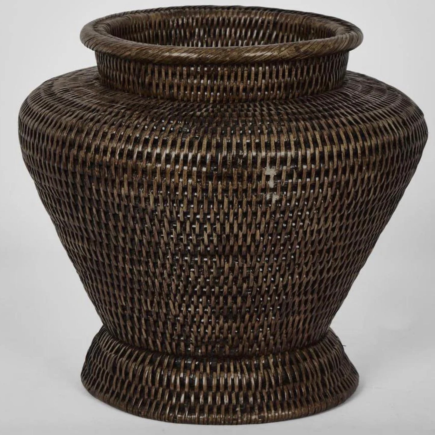 Hamptons Rattan Urn/Pot | Chocolate