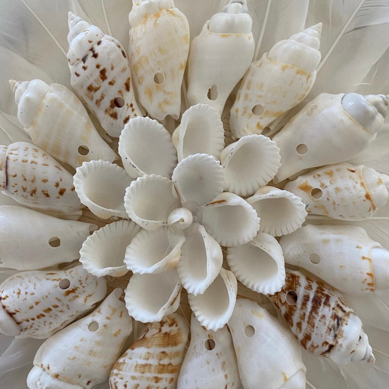 Isla Boho Juju Hanging/Tassel White | Shells | 27-30cm