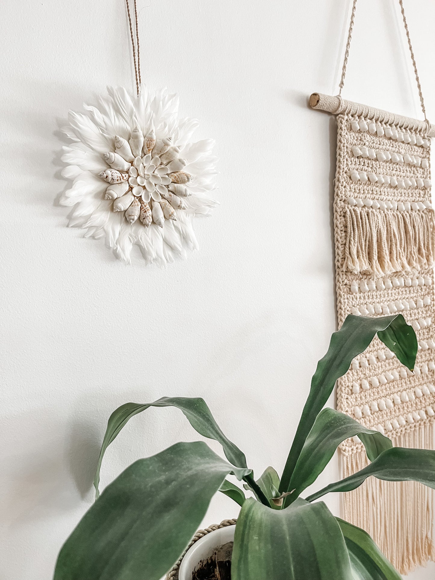 Isla Boho Juju Hanging/Tassel White | Shells | 27-30cm