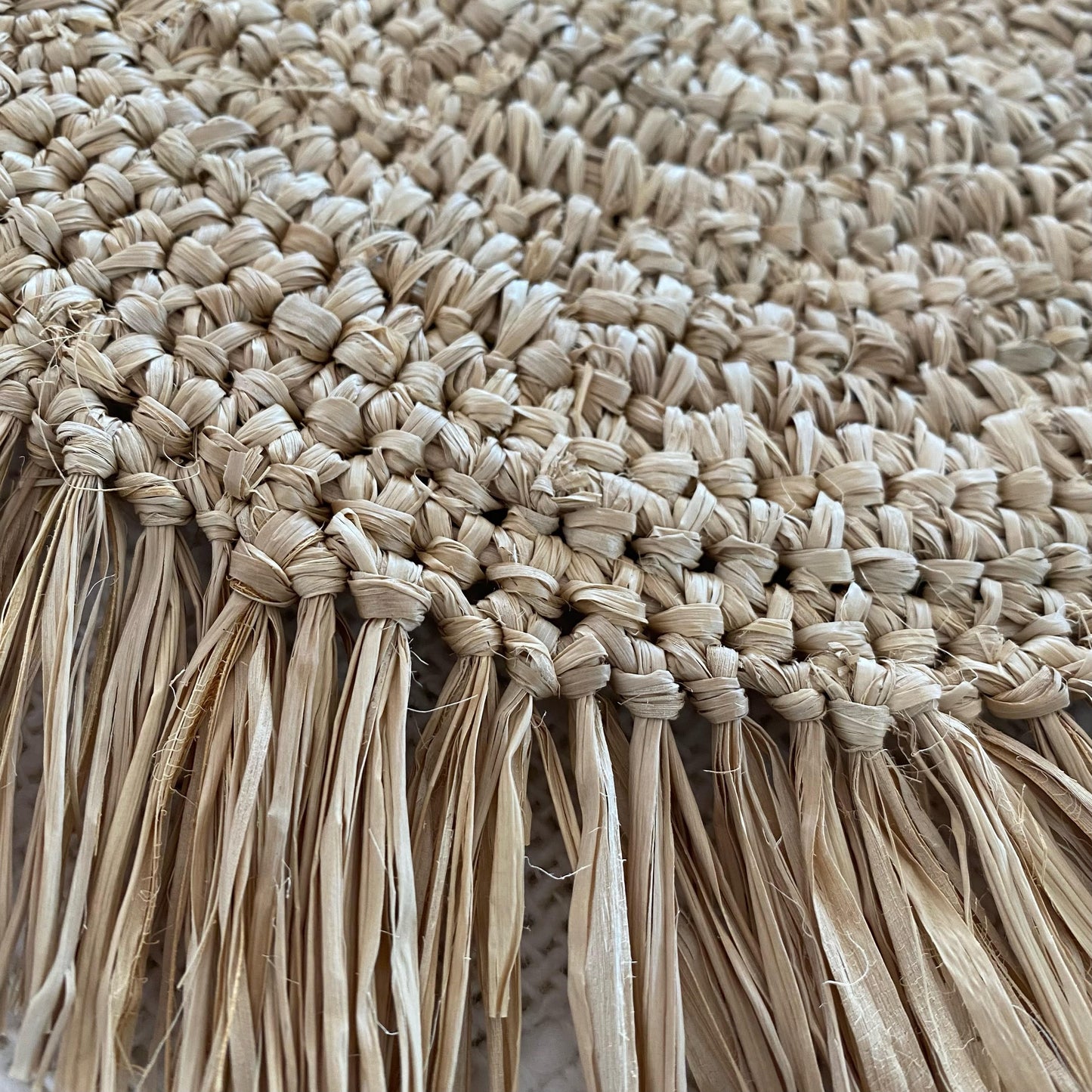 Tahiti Natural Woven Raffia with Fringe Placemat | Natural |