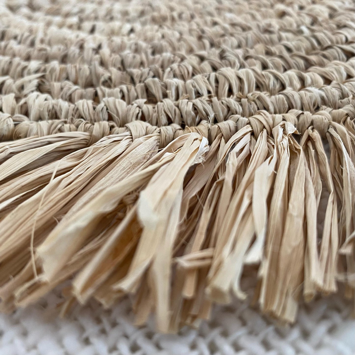 Tahiti Natural Woven Raffia with Fringe Placemat | Natural |
