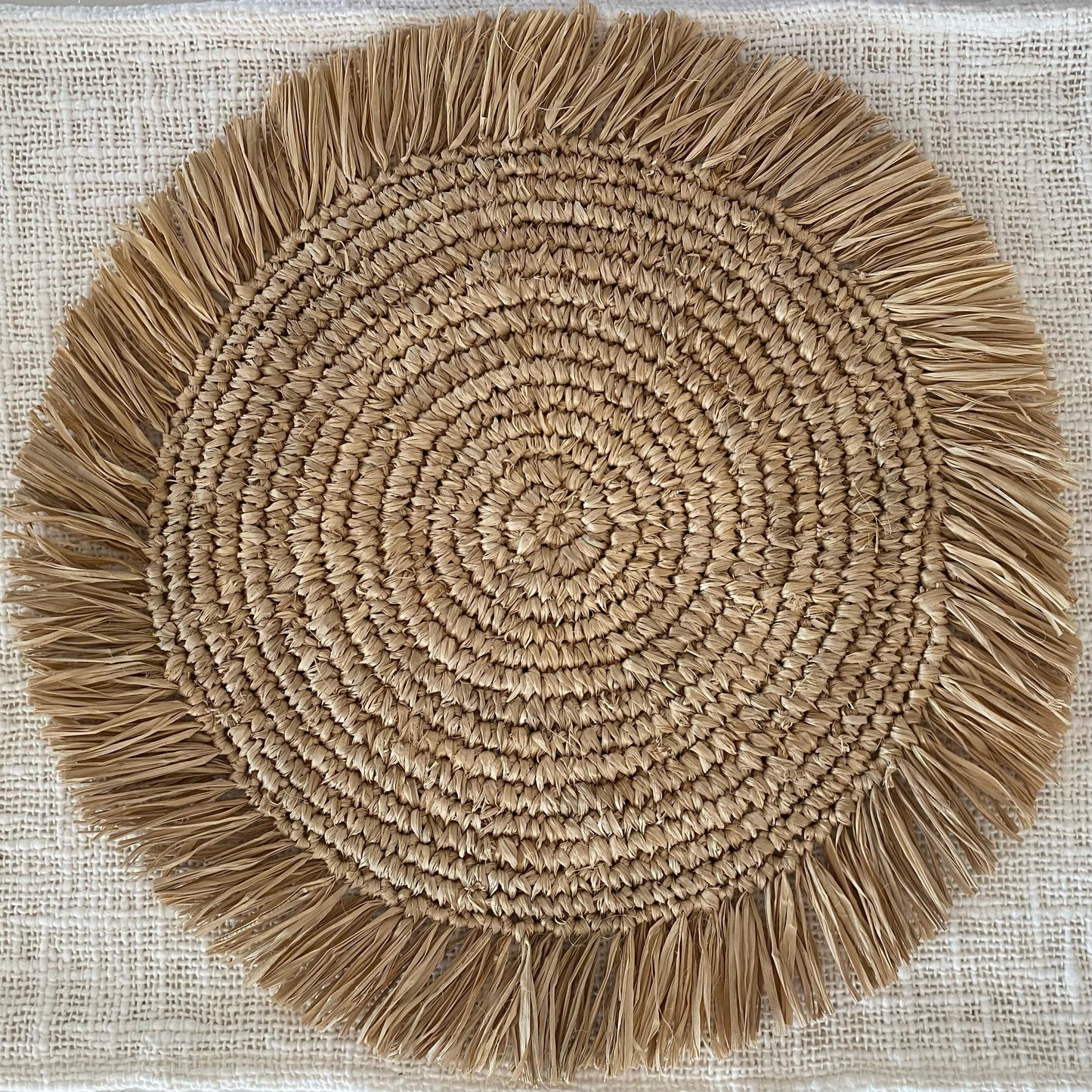 Tahiti Natural Woven Raffia with Fringe Placemat | Natural |