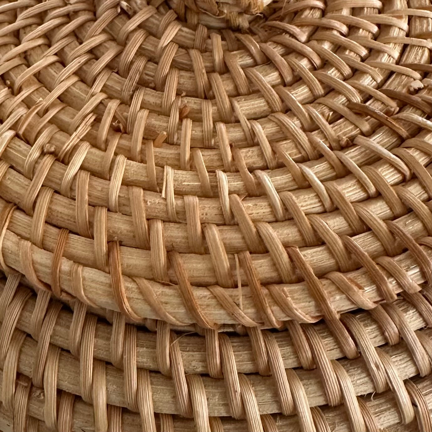 Hamptons Rattan Box w/- Lid | Round | ONLY 1 LEFT