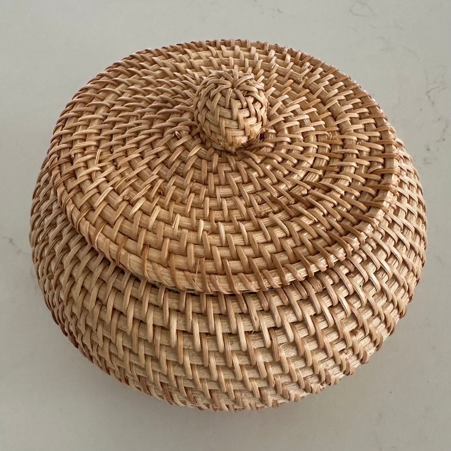 Hamptons Rattan Box w/- Lid | Round | ONLY 1 LEFT