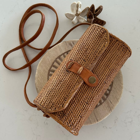 Clam Rattan Shoulder Bag | ONLY 1 LEFT