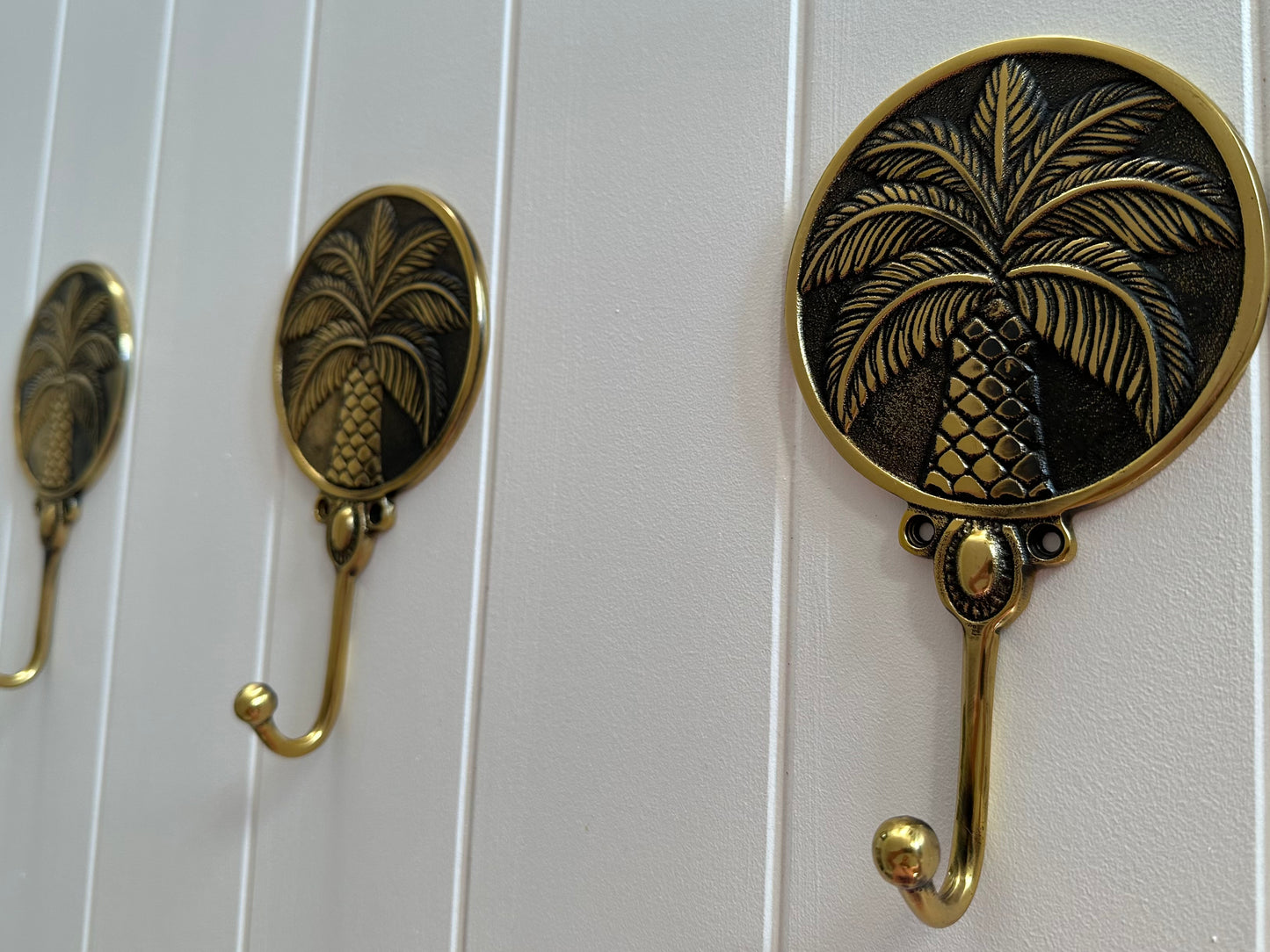 Brass Round Palm Tree Wall Plaque/Hook