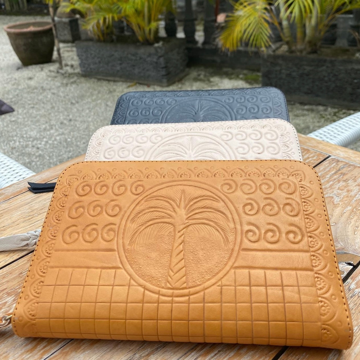 Traveller Palm Leather Clutch/Wallet